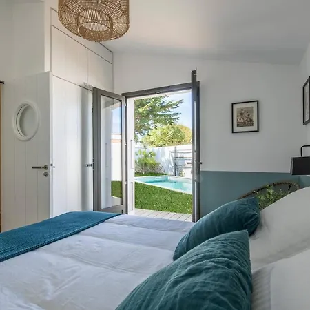 Maison D'architecte Avec Piscine A Deux Pas De La Des Grenettes Villa *