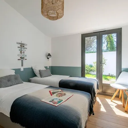 Maison D'architecte Avec Piscine A Deux Pas De La Des Grenettes Villa *